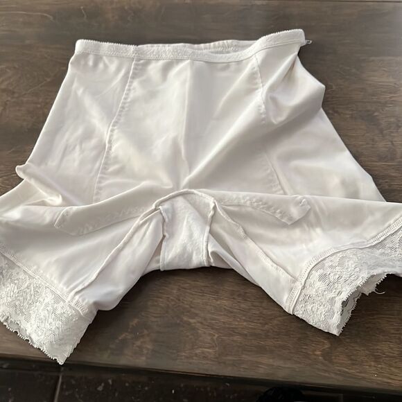 Natori Underwear Shorts briefs Shapewear 59369 Sz- Medium - Picture 9 of 9